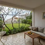 Zomzi Apartament *