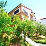 Zomzi Apartament *