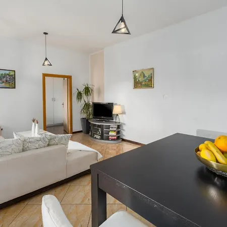 Zomzi Apartment
