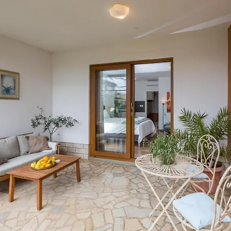 Apartment Zomzi *