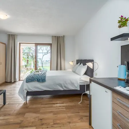 Zomzi Apartment *