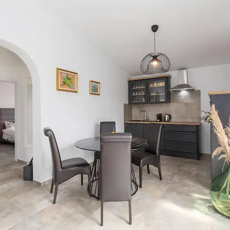 Zomzi Apartment *