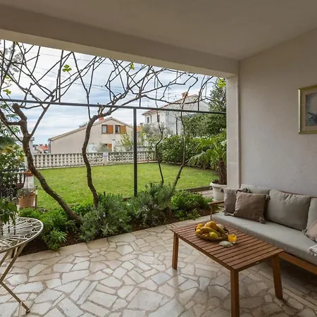 Zomzi Apartment *